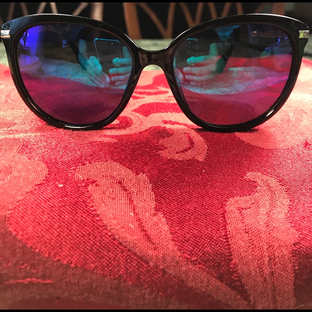 Douchebag sunglasses. - Picture 3 of 5